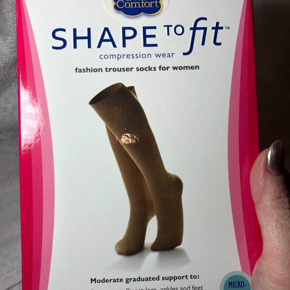 FINAL SALE- LEAVING CLOSET-NO FURTHER DISCOUNTS - Picture 3 of 7